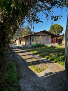 Casa encantadora entre a Praia do Trapiche e a do Cascalho, 150m² de área construída com 3 Dormitórios em Penha / SC. Ref.505