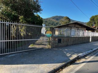 Casa encantadora entre a Praia do Trapiche e a do Cascalho, 150m² de área construída com 3 Dormitórios em Penha / SC. Ref.505