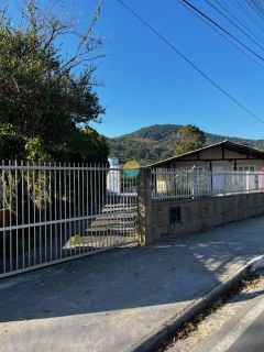 Casa encantadora entre a Praia do Trapiche e a do Cascalho, 150m² de área construída com 3 Dormitórios em Penha / SC. Ref.505