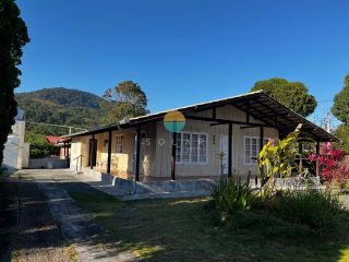 Casa encantadora entre a Praia do Trapiche e a do Cascalho, 150m² de área construída com 3 Dormitórios em Penha / SC. Ref.505