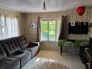 Casa encantadora entre a Praia do Trapiche e a do Cascalho, 150m² de área construída com 3 Dormitórios em Penha / SC. Ref.505