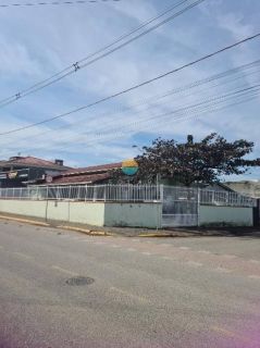 Casa com 4 Dormitórios, com 104m² de área construída a 600m do mar, no bairro Itacolomi, Piçarras / SC. Ref.511