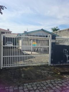 Casa com 4 Dormitórios, com 104m² de área construída a 600m do mar, no bairro Itacolomi, Piçarras / SC. Ref.511