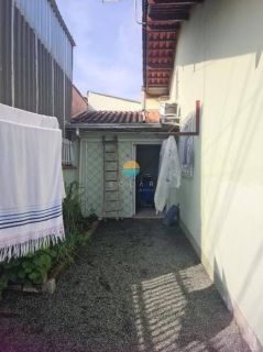 Casa com 4 Dormitórios, com 104m² de área construída a 600m do mar, no bairro Itacolomi, Piçarras / SC. Ref.511