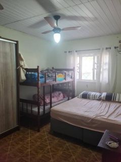 Casa com 4 Dormitórios, com 104m² de área construída a 600m do mar, no bairro Itacolomi, Piçarras / SC. Ref.511