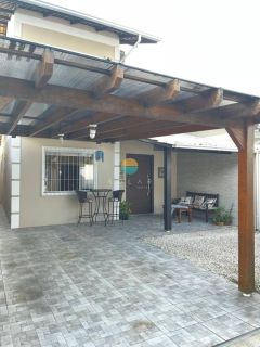 Espetacular sobrado semi mobiliado com 82m² no bairro da Armação do Itapocoroi, Penha /SC. Ref. 513