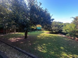 Autêntico pé na areia — 2.709 m² de terreno com acesso direto ao mar, em uma das localizações mais exclusivas de Penha: a deslumbrante Praia do Poá, Penha/SC. Ref. 517