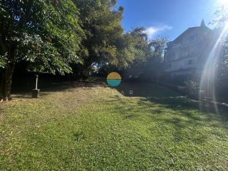 Autêntico pé na areia — 2.709 m² de terreno com acesso direto ao mar, em uma das localizações mais exclusivas de Penha: a deslumbrante Praia do Poá, Penha/SC. Ref. 517