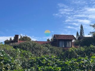 Autêntico pé na areia — 2.709 m² de terreno com acesso direto ao mar, em uma das localizações mais exclusivas de Penha: a deslumbrante Praia do Poá, Penha/SC. Ref. 517