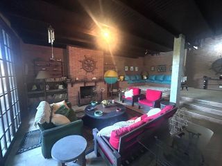 Autêntico pé na areia — 2.709 m² de terreno com acesso direto ao mar, em uma das localizações mais exclusivas de Penha: a deslumbrante Praia do Poá, Penha/SC. Ref. 517