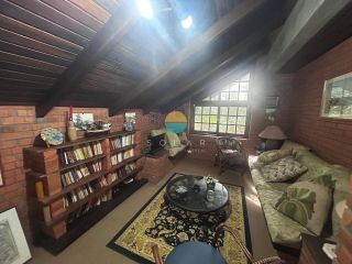 Autêntico pé na areia — 2.709 m² de terreno com acesso direto ao mar, em uma das localizações mais exclusivas de Penha: a deslumbrante Praia do Poá, Penha/SC. Ref. 517