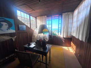 Autêntico pé na areia — 2.709 m² de terreno com acesso direto ao mar, em uma das localizações mais exclusivas de Penha: a deslumbrante Praia do Poá, Penha/SC. Ref. 517