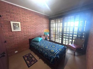 Autêntico pé na areia — 2.709 m² de terreno com acesso direto ao mar, em uma das localizações mais exclusivas de Penha: a deslumbrante Praia do Poá, Penha/SC. Ref. 517