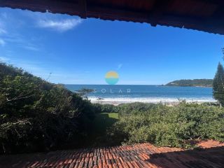 Autêntico pé na areia — 2.709 m² de terreno com acesso direto ao mar, em uma das localizações mais exclusivas de Penha: a deslumbrante Praia do Poá, Penha/SC. Ref. 517
