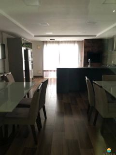 Apartamento Frente mar, aprox. 70m da praia com 2 suítes na Praia de Armação do Itapocory em Penha. Ref. 102