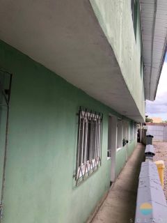 Casa e kitnets, com total de 18 dormitórios e espaço externo para estacionamento à venda aprox. 400m do Beto Carrero, em Armação Penha - SC. Ref. 105