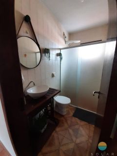 Casa com 03 suítes e área de festas com piscina aprox. 352m da Praia de Armação em Penha/SC. Ref. 107