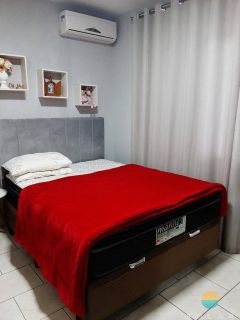 Casa com 03 suítes e área de festas com piscina aprox. 352m da Praia de Armação em Penha/SC. Ref. 107