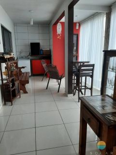 Casa com 03 suítes e área de festas com piscina aprox. 352m da Praia de Armação em Penha/SC. Ref. 107