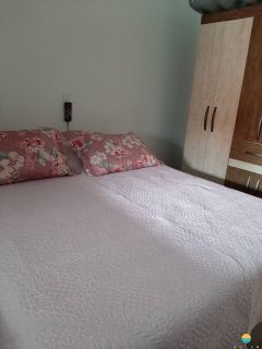 Geminado mobiliado com 2 dormitórios, aprox. 800m da Praia em Bal. Piçarras/SC. Ref. 120