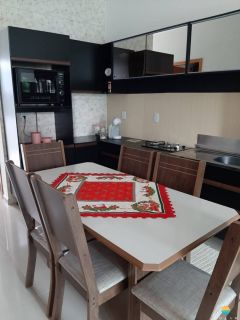 Geminado mobiliado com 2 dormitórios, aprox. 800m da Praia em Bal. Piçarras/SC. Ref. 120