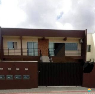 Prédio com 4 apartamentos de 2 dormitórios, aprox. 300m da Praia no Centro de Penha/SC. Ref. 148