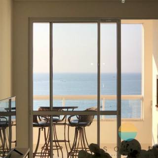 Lindo apartamento frente mar em Armação, com 02 dormitórios e 02 vagas de garagem. Ref. 157