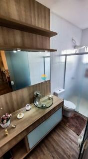 Apartamento de 170m² com 04 dormitórios, sendo 01 suíte aprox. 700m da praia no Centro de Penha-SC. Ref. 176
