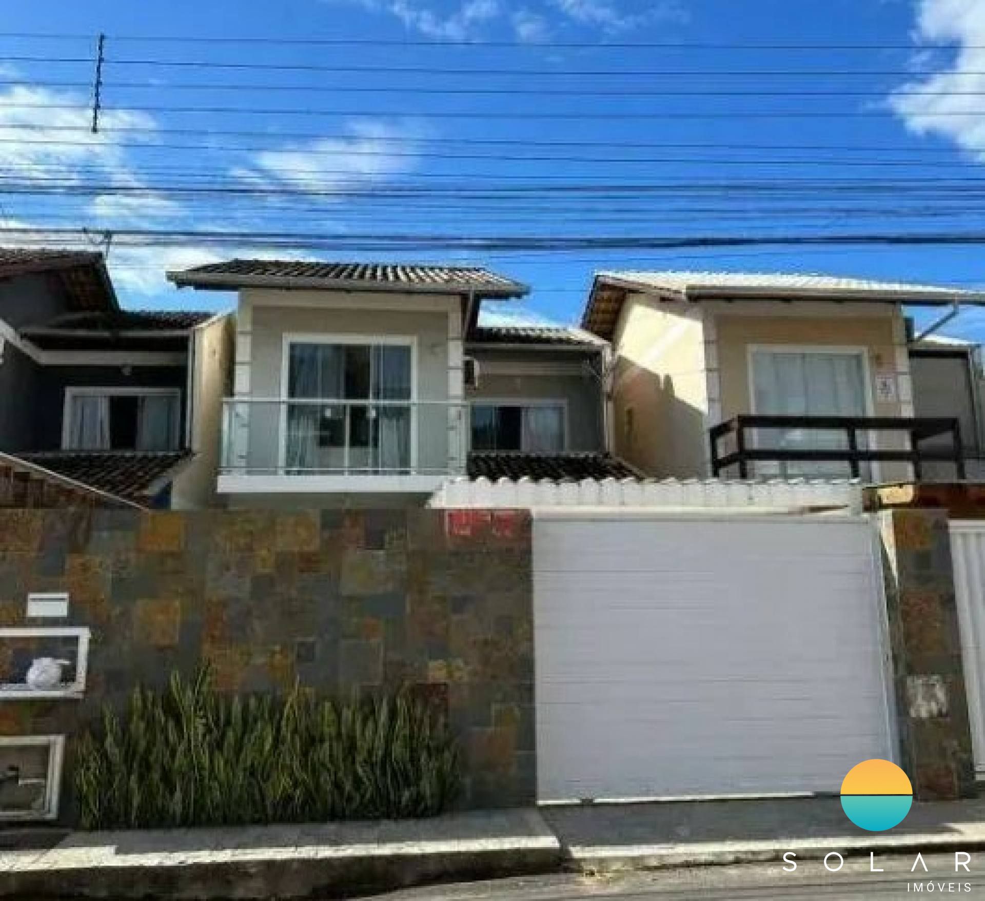 Lindo sobrado com 03 dormitórios aprox. 600m da praia e 350m do Parque Beto Carrero em Penha/SC. Ref. 196