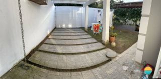 Lindo sobrado com 03 dormitórios aprox. 600m da praia e 350m do Parque Beto Carrero em Penha/SC. Ref. 196