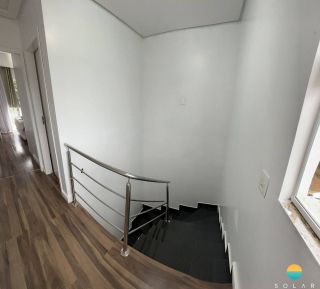 Lindo sobrado com 03 dormitórios aprox. 600m da praia e 350m do Parque Beto Carrero em Penha/SC. Ref. 196