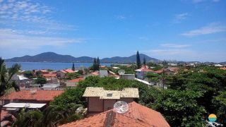 Apartamento à venda com 3 quartos sendo 1 suíte, aprox. 170m da Praia do Quilombo. Ref. 205