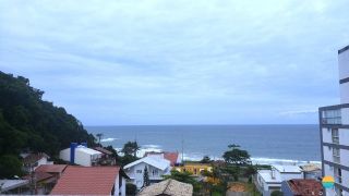 Apartamento à venda com 3 quartos sendo 1 suíte, aprox. 170m da Praia do Quilombo. Ref. 205