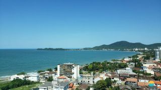 Apartamento finamente mobiliado no Velutti Home Club, com 3 dormitórios aprox. 60m da praia. Ref. 207