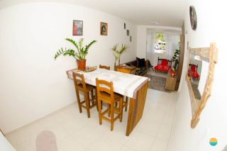 Apartamento mobiliado fica 500m do Beto Carrero World e aprox. 500m da praia. Ref. 222