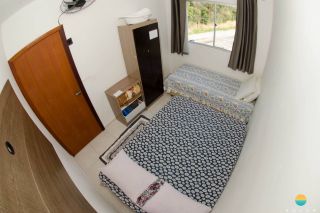 Apartamento mobiliado fica 500m do Beto Carrero World e aprox. 500m da praia. Ref. 222