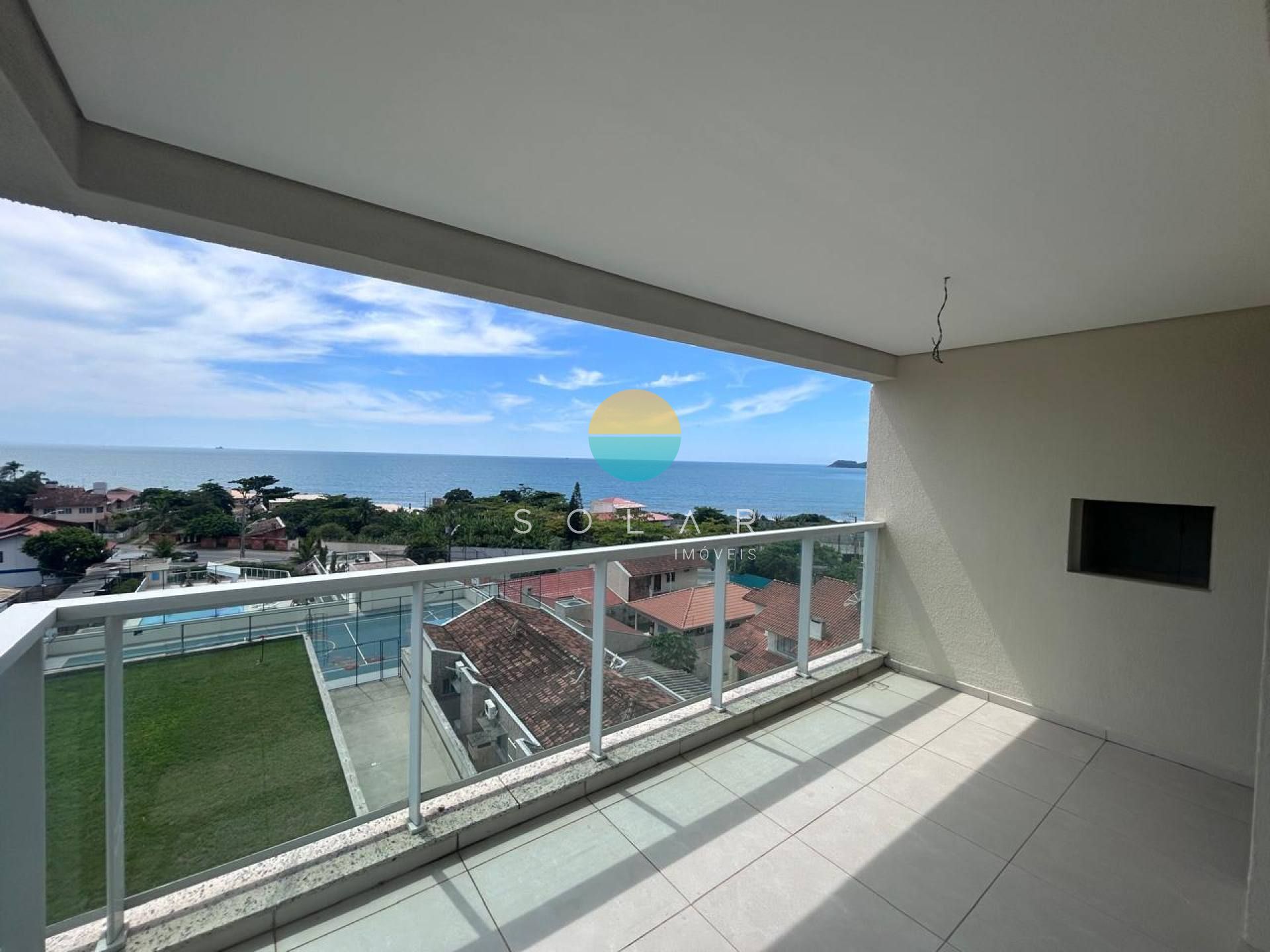 Apartamento de FRENTE PARA O MAR, 4 dormitórios e 2 garagens. Aprox. 50m da Praia de Armação em Penha/SC. Ref. 234