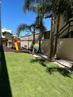 Apartamento de FRENTE PARA O MAR, 4 dormitórios e 2 garagens. Aprox. 50m da Praia de Armação em Penha/SC. Ref. 234