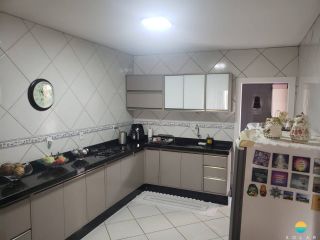 Sobrado 04 dormitórios e 04 vagas de garagens a 700m da praia de Armação em Penha-SC. Ref. 240