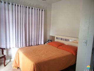 Sobrado 04 dormitórios e 04 vagas de garagens a 700m da praia de Armação em Penha-SC. Ref. 240