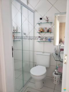 Sobrado 04 dormitórios e 04 vagas de garagens a 700m da praia de Armação em Penha-SC. Ref. 240