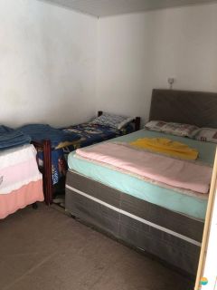 Sobrado aprox. 400m da praia com espaço para festas e piscina. Ref. 258