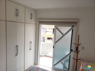 Sobrado aprox. 400m da praia com espaço para festas e piscina. Ref. 258