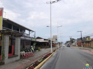 Sobrado com sala comercial disponível para venda na Praia de Armação. Ref. 263