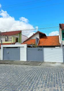 Casa à venda com 3 quartos, sendo 2 suítes no bairro Itararé em Campina Grande