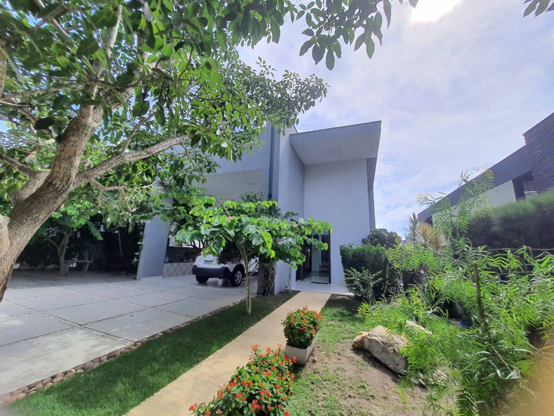 Casa de Condomínio à venda, com 5 quartos, sendo 3 suítes no bairro Mirante em Campina Grande