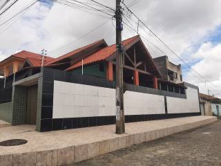 Casa à venda com 3 quartos, sendo 1 suíte no bairro Alto Branco em Campina Grande