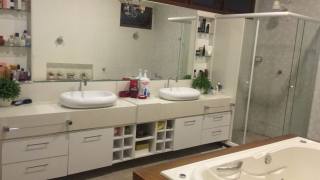 Casa à venda, com 4 quartos, sendo 3 suítes no bairro São José, Campina Grande													<<< Selecione uma Cidade em 													<<< Selecione uma Estado