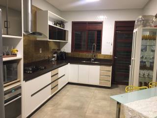 Casa à venda, com 4 quartos, sendo 3 suítes no bairro São José, Campina Grande													<<< Selecione uma Cidade em 													<<< Selecione uma Estado