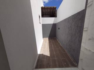 Casa à venda, em condomínio fechado, com 3 quartos, sendo 1 suíte em Campina Grande